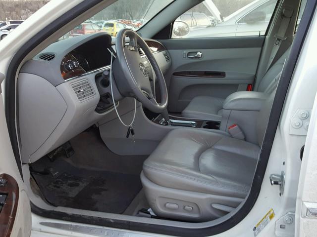 2G4WD582181371830 - 2008 BUICK LACROSSE C WHITE photo 5