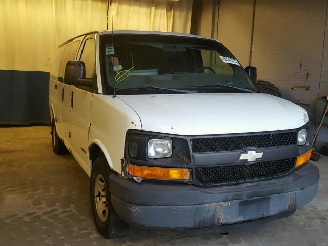 1GCGG25V441101956 - 2004 CHEVROLET EXPRESS G2 WHITE photo 1