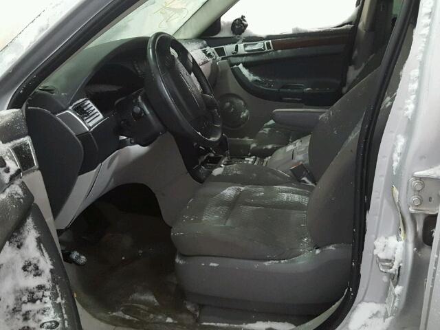 2A8GF68X78R108529 - 2008 CHRYSLER PACIFICA T SILVER photo 5