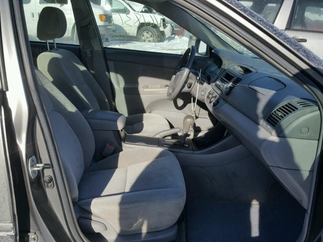 4T1BE32K23U713520 - 2003 TOYOTA CAMRY LE ნაცრისფერი ფოტო 5