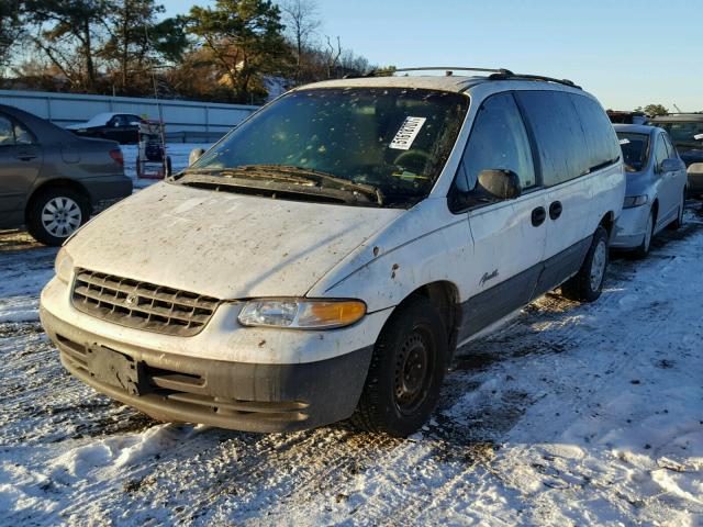 2P4GP4439WR557165 - 1998 PLYMOUTH GRAND VOYA WHITE photo 2