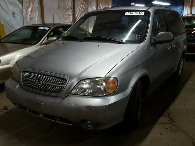 KNDUP132356714581 - 2005 KIA SEDONA EX SILVER photo 2