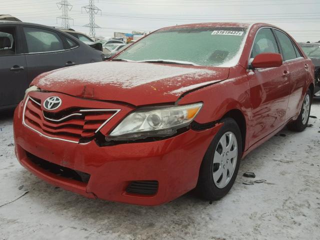 4T1BF3EK2BU648563 - 2011 TOYOTA CAMRY BASE RED photo 2