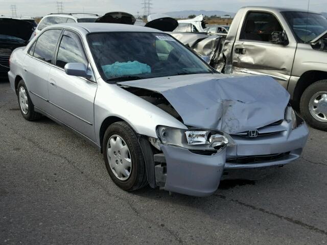 1HGCG5648WA255614 - 1998 HONDA ACCORD LX SILVER photo 1