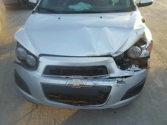 1G1JA5SH9E4174028 - 2014 CHEVROLET SONIC LS Արծաթագույն լուսանկար 7