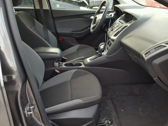 1FADP3F28DL253326 - 2013 FORD FOCUS SE GRAY photo 5