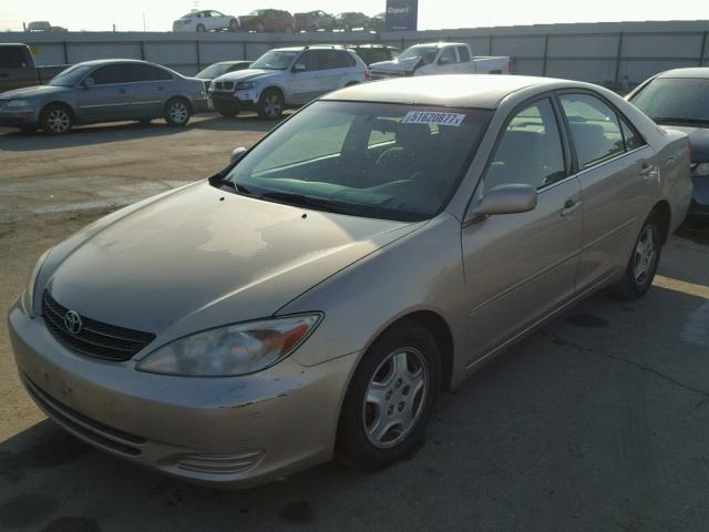 4T1BF32K02U033207 - 2002 TOYOTA CAMRY LE ოქროსფერი ფოტო 2