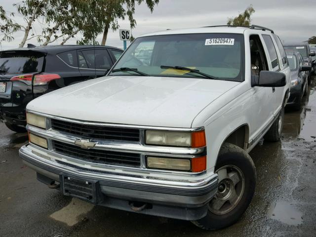 1GNEK13R2XJ451510 - 1999 CHEVROLET TAHOE K150 WHITE photo 2