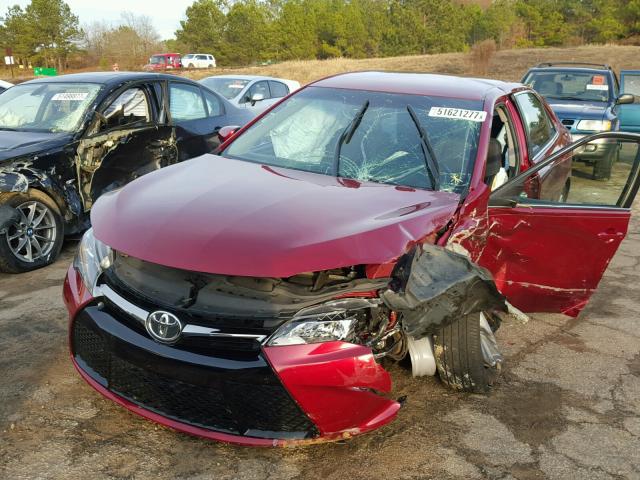 4T1BF1FK9FU982579 - 2015 TOYOTA CAMRY LE RED photo 2