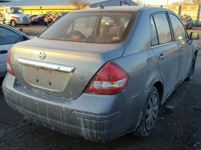 3N1BC11E07L443944 - 2007 NISSAN VERSA S GRAY photo 4