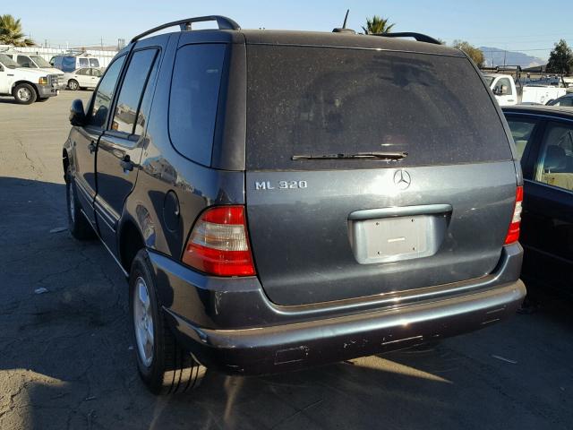 4JGAB54E21A271098 - 2001 MERCEDES-BENZ ML 320 BLACK photo 3