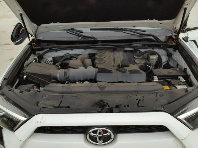 JTEZU5JR8G5122314 - 2016 TOYOTA 4RUNNER SR WHITE photo 7