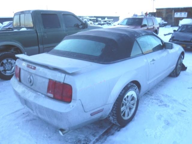 1ZVFT84N865111801 - 2006 FORD MUSTANG SILVER photo 4