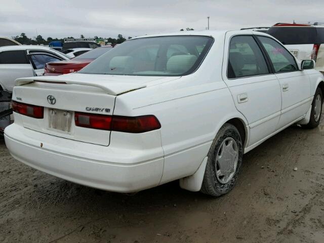 4T1BG22K2XU892524 - 1999 TOYOTA CAMRY CE WHITE photo 4