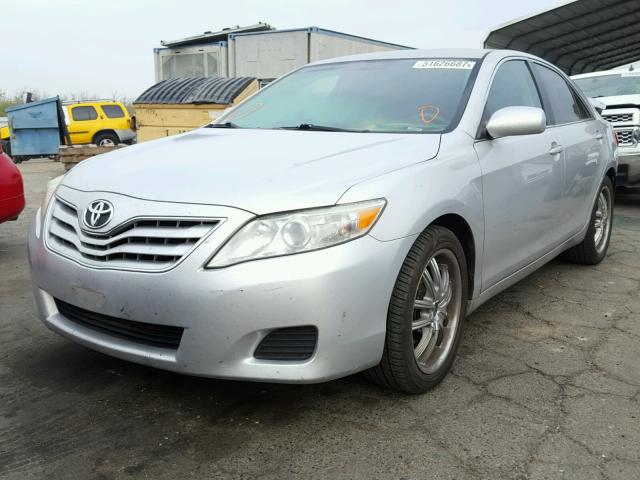 4T1BF3EK2BU156454 - 2011 TOYOTA CAMRY BASE SILVER photo 2