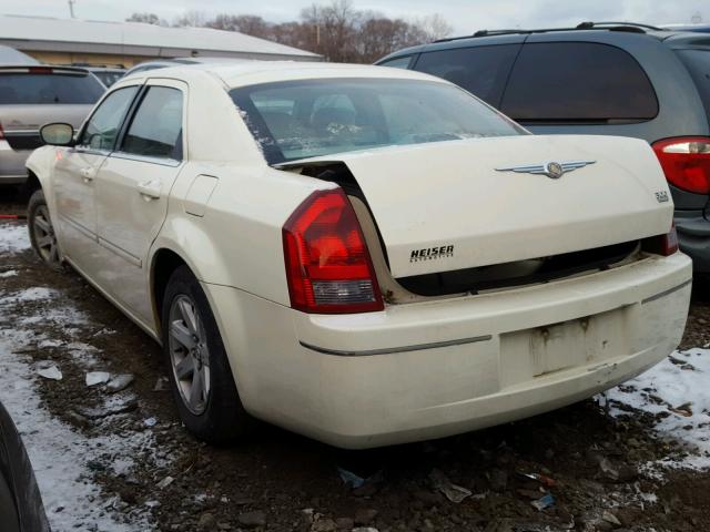 2C3LA53G07H880580 - 2007 CHRYSLER 300 TOURIN WHITE photo 3