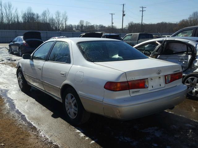 JT2BG22K210600687 - 2001 TOYOTA CAMRY CE WHITE photo 3