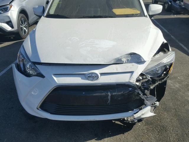 3MYDLBZV5GY141747 - 2016 TOYOTA SCION IA WHITE photo 9