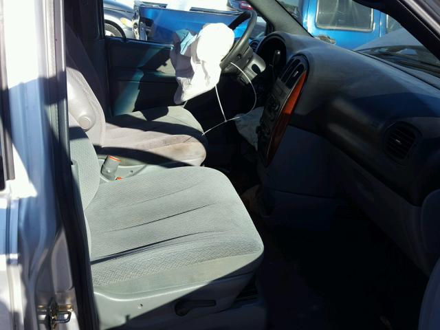 2C4GP44R25R160923 - 2005 CHRYSLER TOWN & COU SILVER photo 5