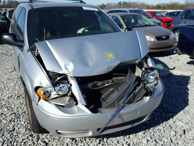 2C4GP44R25R160923 - 2005 CHRYSLER TOWN & COU SILVER photo 9