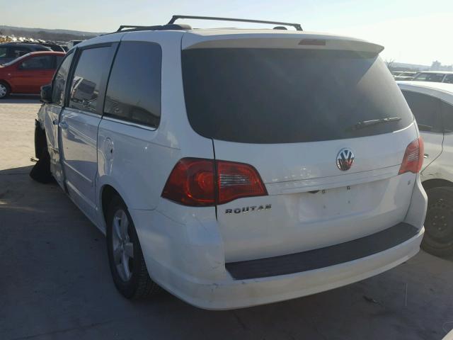 2V4RW3DG4BR739918 - 2011 VOLKSWAGEN ROUTAN SE WHITE photo 3