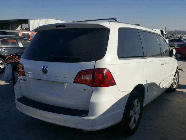 2V4RW3DG4BR739918 - 2011 VOLKSWAGEN ROUTAN SE WHITE photo 4