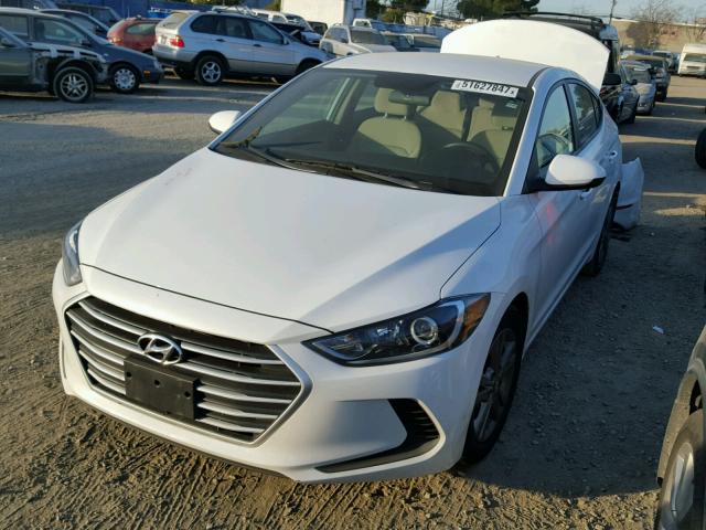 5NPD84LF9HH143013 - 2017 HYUNDAI ELANTRA SE WHITE photo 2