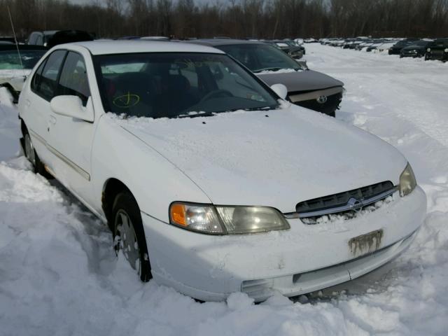 1N4DL01D6WC113779 - 1998 NISSAN ALTIMA XE WHITE photo 1