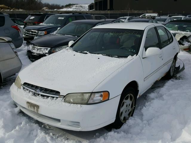 1N4DL01D6WC113779 - 1998 NISSAN ALTIMA XE WHITE photo 2