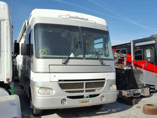 5B4MP67G123348481 - 2003 SWIN MOTORHOME TWO TONE photo 1