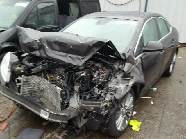 1G4PS5SK9D4147576 - 2013 BUICK VERANO GRAY photo 2