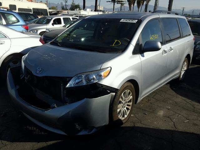 5TDYK3DC7ES498219 - 2014 TOYOTA SIENNA XLE SILVER photo 2