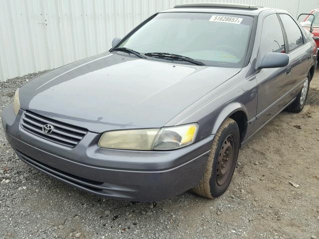 4T1BG22K9WU838510 - 1998 TOYOTA CAMRY CE GRAY photo 2