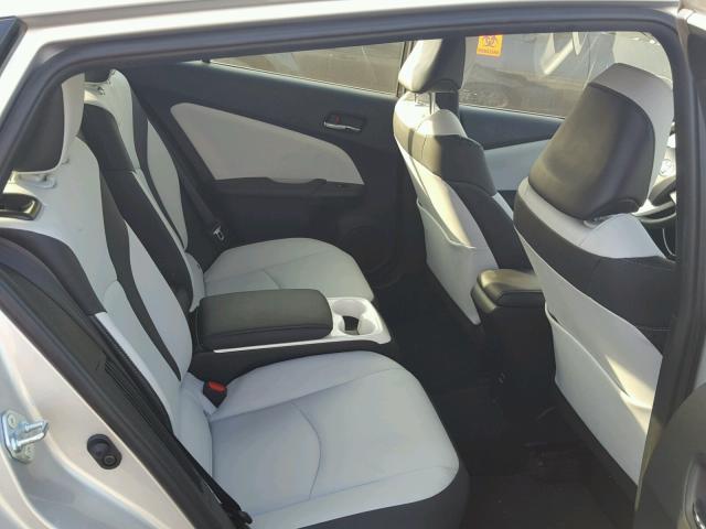 JTDKARFP1H3005815 - 2017 TOYOTA PRIUS PRIM SILVER photo 6