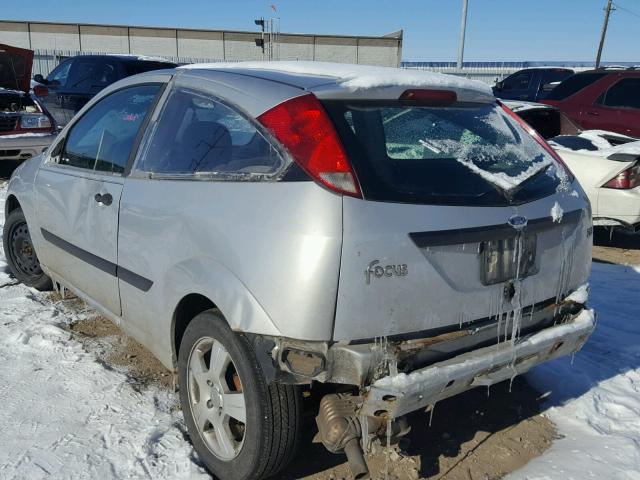 3FAFP31393R138467 - 2003 FORD FOCUS ZX3 SILVER photo 3