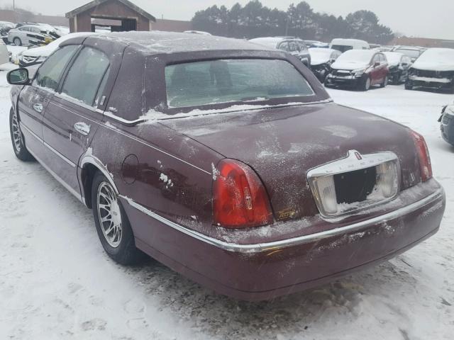 1LNHM82W6YY915225 - 2000 LINCOLN TOWN CAR S MAROON photo 3