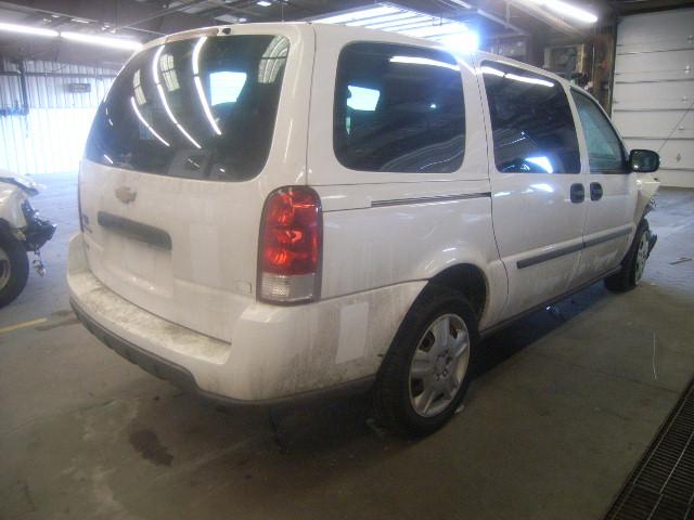 1GBDV13W48D189401 - 2008 CHEVROLET UPLANDER I WHITE photo 4