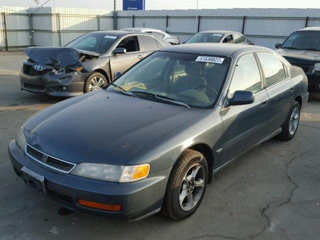 1HGCD5639TA024409 - 1996 HONDA ACCORD LX GREEN photo 2