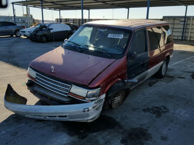 2P4GH45RXSR153365 - 1995 PLYMOUTH VOYAGER SE MAROON photo 2