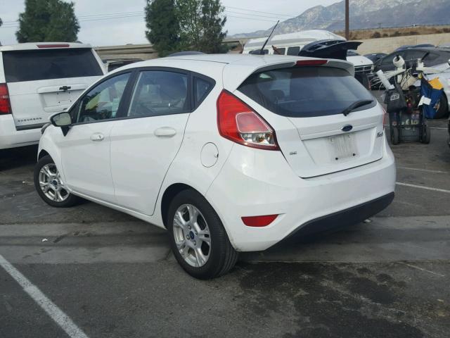 3FADP4EJXGM105938 - 2016 FORD FIESTA SE WHITE photo 3