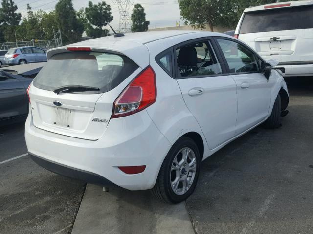 3FADP4EJXGM105938 - 2016 FORD FIESTA SE WHITE photo 4