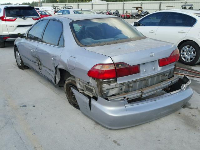 1HGCG6653XA148874 - 1999 HONDA ACCORD LX SILVER photo 3