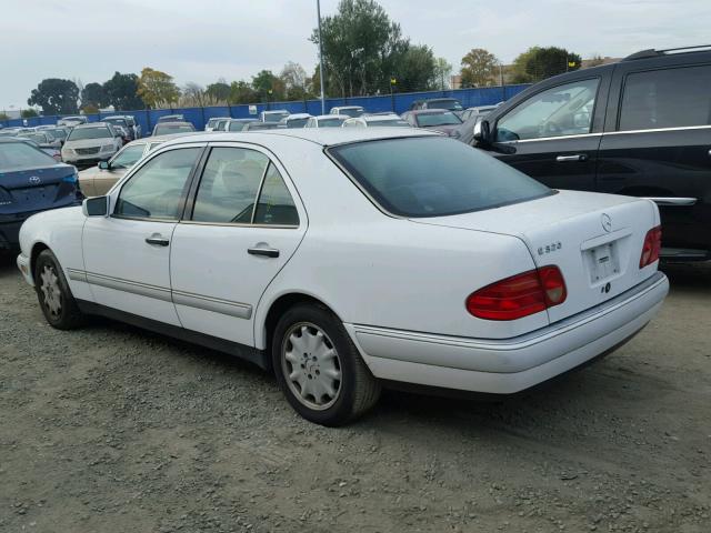 WDBJF55F2VJ025219 - 1997 MERCEDES-BENZ E 320 WHITE photo 3