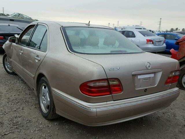 WDBJF65J91B172975 - 2001 MERCEDES-BENZ E 320 BEIGE photo 3