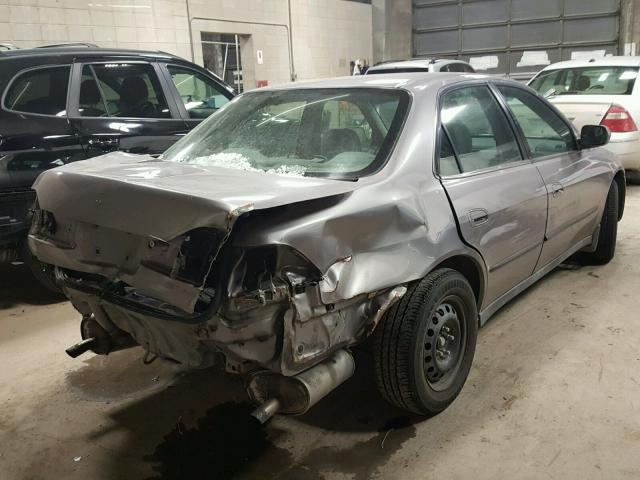 1HGCG1647YA046893 - 2000 HONDA ACCORD LX SILVER photo 4