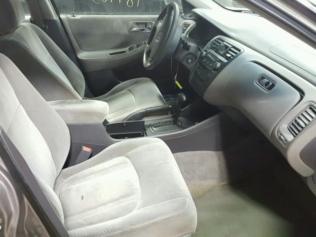 1HGCG1647YA046893 - 2000 HONDA ACCORD LX SILVER photo 5