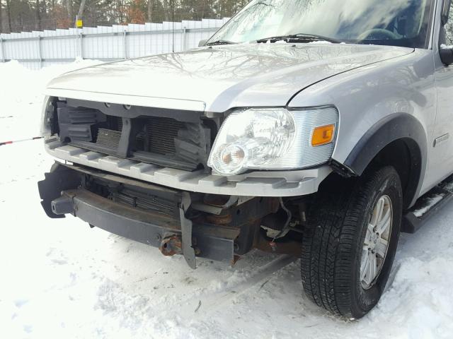 1FMEU73E17UB19507 - 2007 FORD EXPLORER X SILVER photo 9