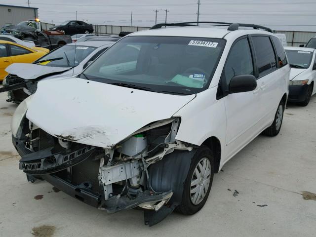 5TDZK23C28S181713 - 2008 TOYOTA SIENNA CE WHITE photo 2