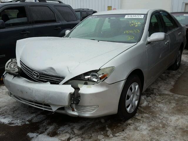 4T1BE32K46U672070 - 2006 TOYOTA CAMRY LE SILVER photo 2