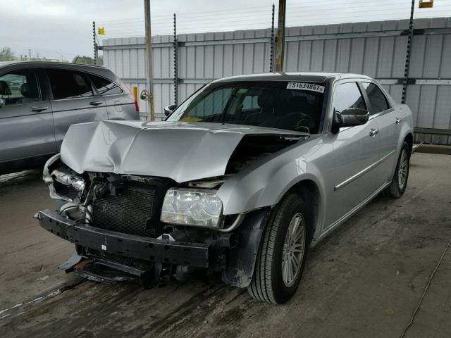 2C3CA5CV3AH306805 - 2010 CHRYSLER 300 TOURIN SILVER photo 2